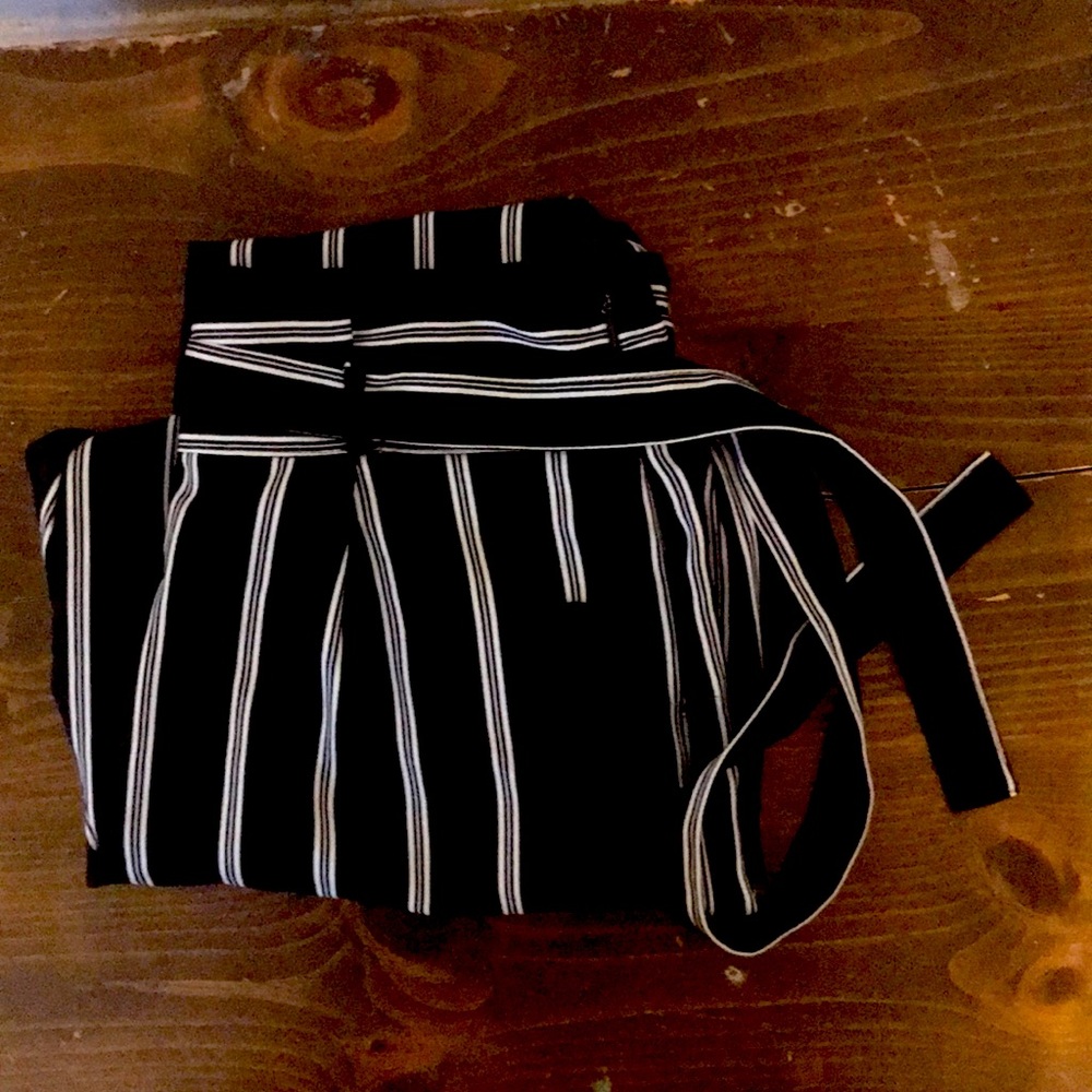 Black and white striped paper-bag pants